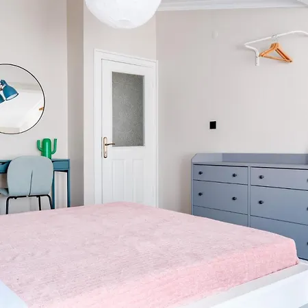 Vibrant Duplex With Terrace 2 Min To Cevahir Mall * İstanbul