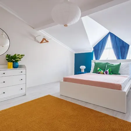 Vibrant Duplex With Terrace 2 Min To Cevahir Mall * İstanbul