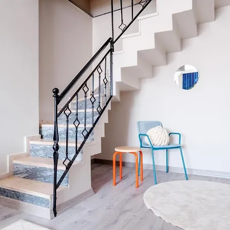 Vibrant Duplex With Terrace 2 Min To Cevahir Mall * Istanbul